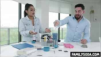 Old stepbrother bangs young stepsister in the laboratory