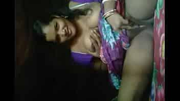 Horny Bhabi showing Her Boob and pussy