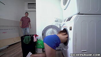 NICHE PARADE - Latin Maid Sadie Creams Gets Stuck In Washing Machine Haha