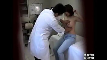 関西某産婦人科に仕掛けられていた隠しカメラ映像が流出　美巨乳な21歳女子大生クミ