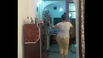 Hot desi indian bhabi shaking her sexi ass &boobs on bigo live...1