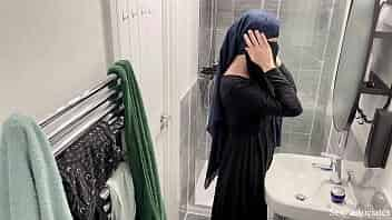 Spy cam in the AIRBNB caught gorgeous arab girl in niqab mastutbating in the shower.