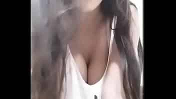 Indian actress and model poonam pandey live on instagram showing boobs.