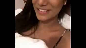 Poonam Pandey live nip slip on Instagram