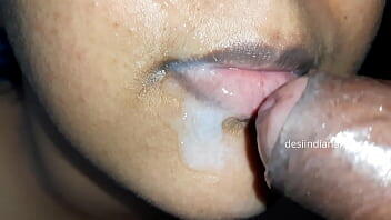 देसी भारतीय लड़की चखना प्रेमी कम में प्यारा मुँह और होंठ !!
