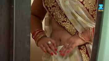 Bitch Exposing deep Closeup Navel in Telugu serial DONT MISS IT