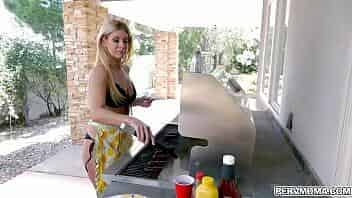 Stepbrother gets hot seeing her stepmom i bikini and apron