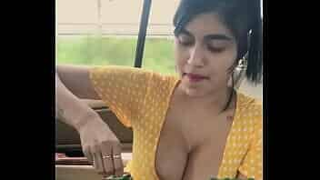 Indian Girl Hot Cleavage