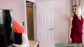 Stepdad and stepdaughter found an empty room to fuck