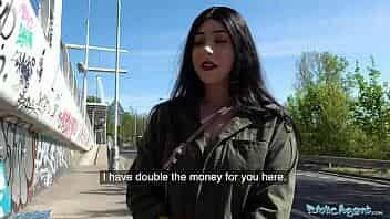 Public Agent Amilia sucks and fucks for quick cash in public