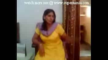 indian punjabi aunty showing boobs to young lover