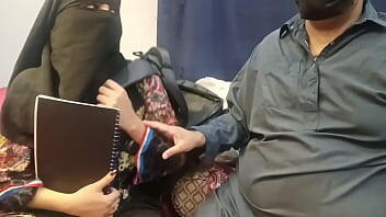 हिजाब में देसी छात्रा को ट्यूशन टीचर ने चोदा