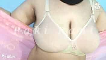 भचपुरी Bfxxxx 10 बची छोटी Big Boobs Popped out of Bra | Paki Rani will Blow you Man