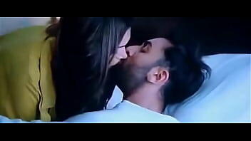 Bollywood Deepika Padukone movies most tempting romantic Kissing Video which must be watched now do watch this Video